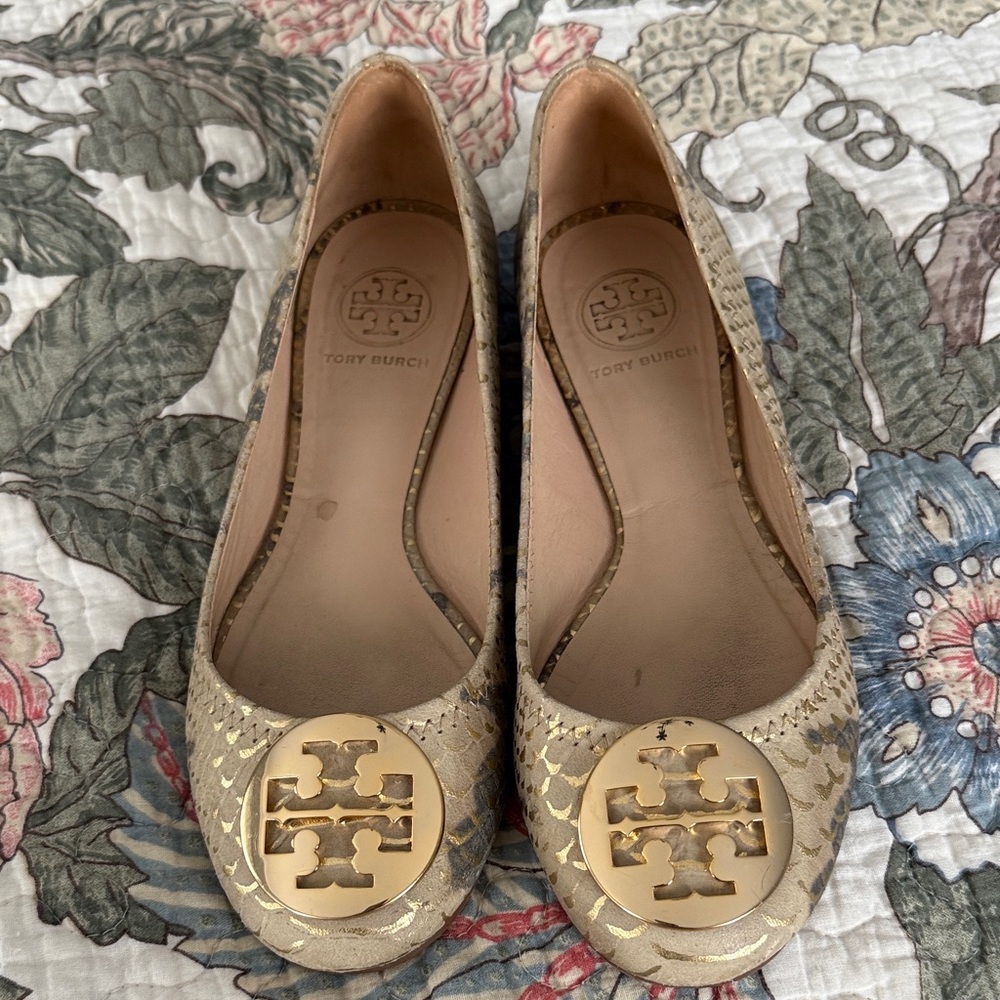 Tory Burch Gold Tan snake skin Reva flat 7 dress shoes neutral business casual